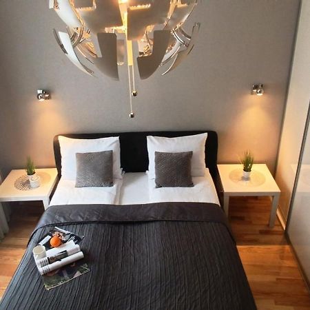 Old Town 2 Bedroom Apartment Near Dome Square & Scenic Waterfront Рига Екстер'єр фото